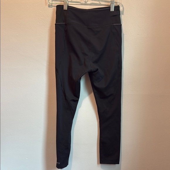 Saucony XS Explorer Utility Crop Tight Black Leggings - Picture 9 of 11